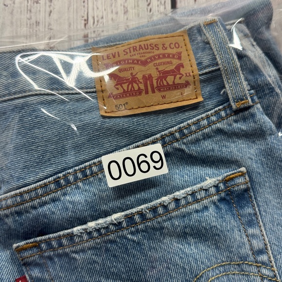 LEVI'S 501 JEANS BUTTON FLY RIPPED DENIM WOMEN'S SIZE 28 100% COTTON BOHO - Picture 16 of 16